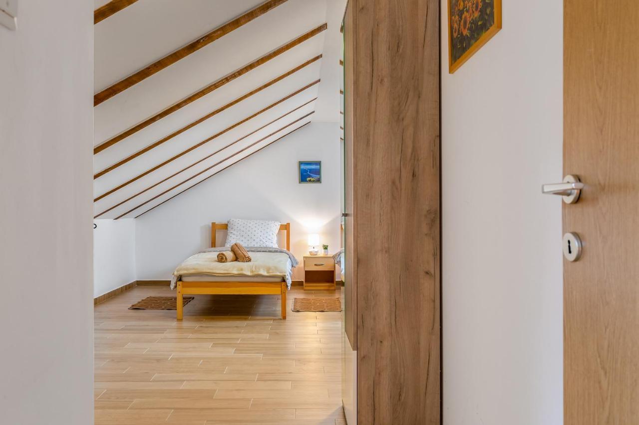 Sokol - Secret Forest House Gračac Eksteriør billede